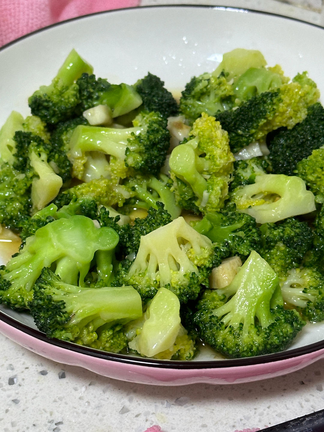 好吃到爆的耗油蒜蓉西兰花(从不修图，喜欢请关注)