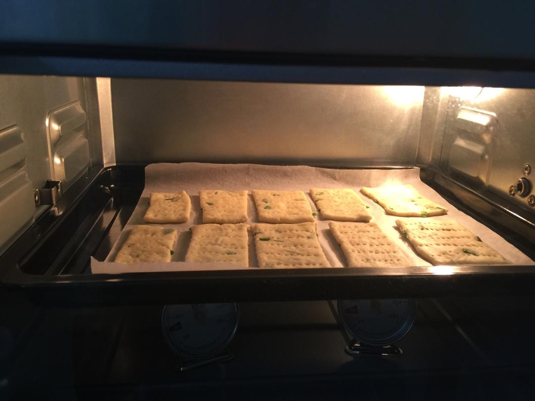 零经验也不怕：葱香苏打饼，据说好吃到六亲不认