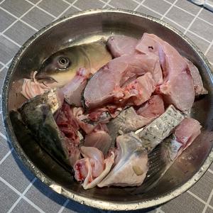 零基础的青椒焖草鱼的做法 步骤1