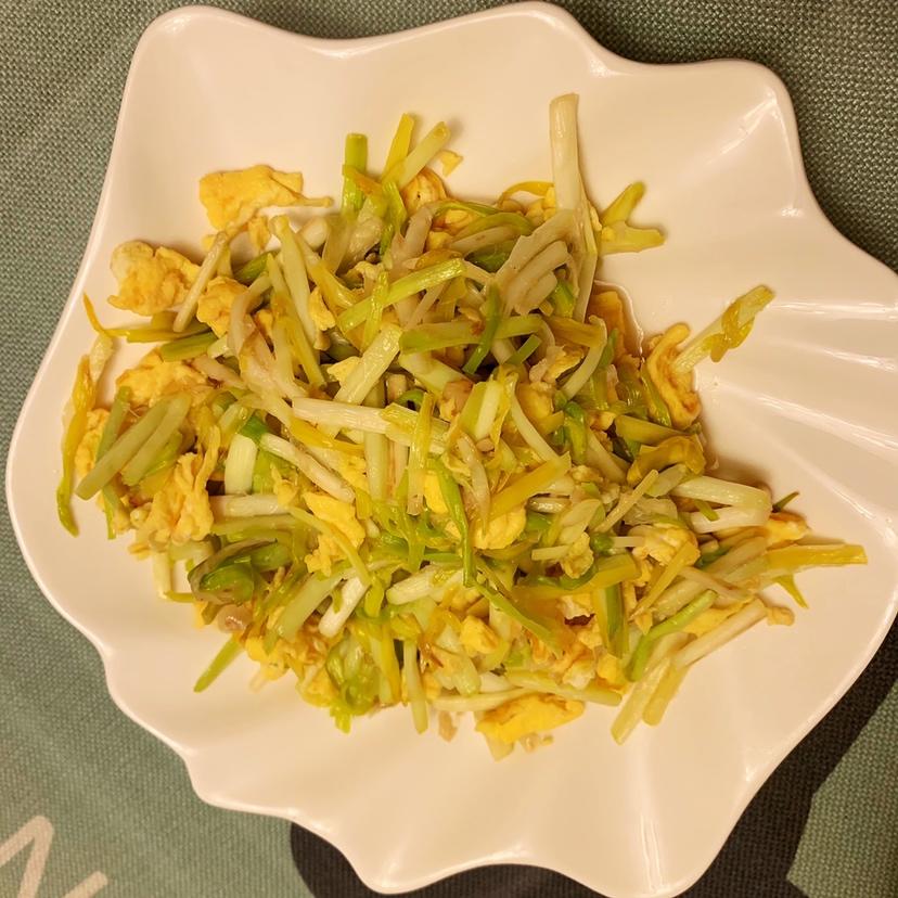 蒜黄炒鸡蛋