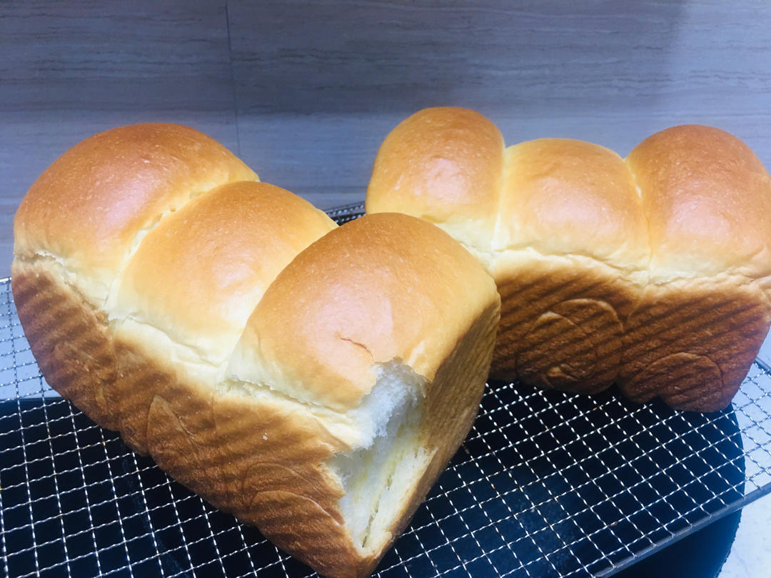 奶香纯粹的重料淡奶油吐司