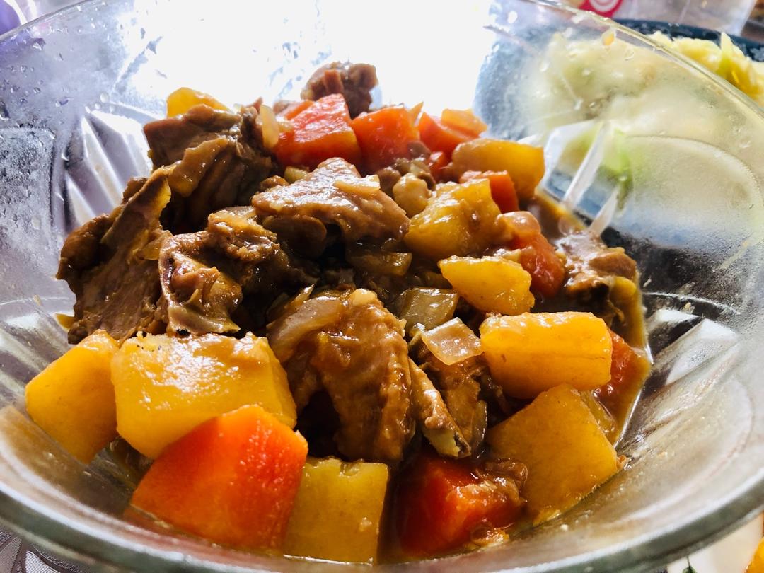 土豆胡萝卜炖鸡块