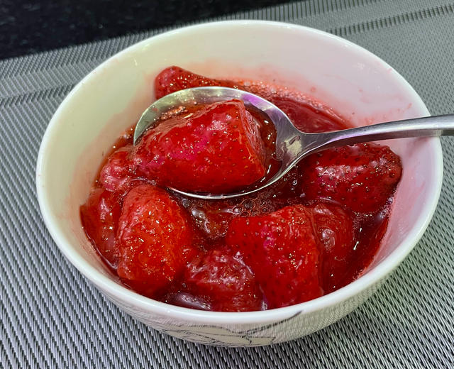 冰点草莓（小吃）的做法