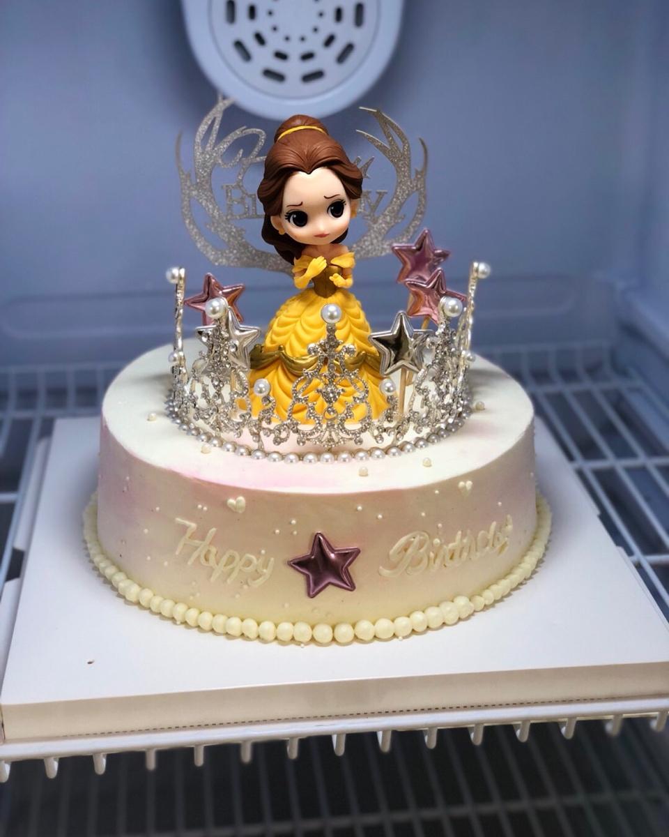 展颜11做的白雪公主生日蛋糕