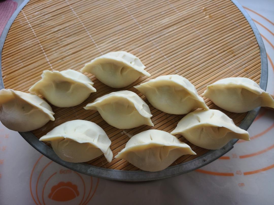 烧椒皮蛋肉馅饺子