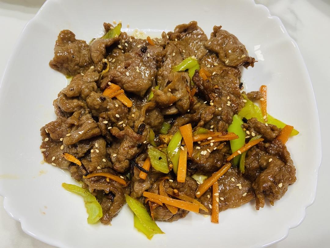 嫩炒牛肉片～～简单快手菜