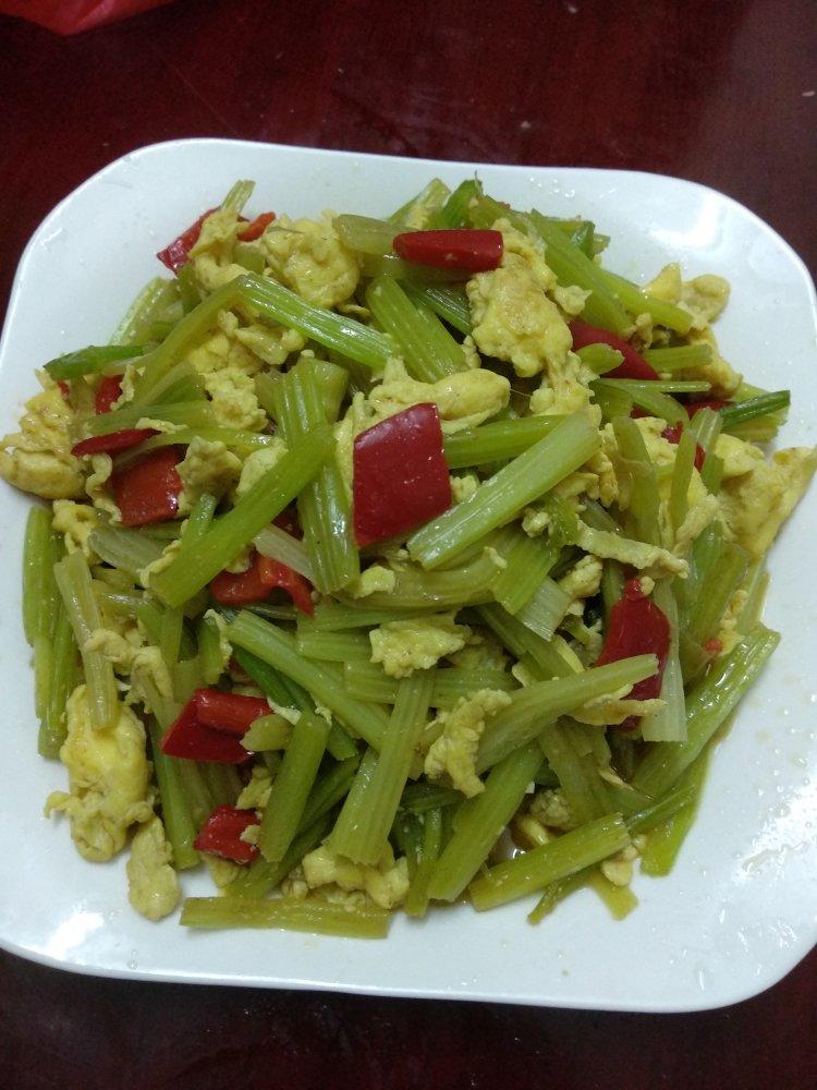 芹菜炒鸡蛋
