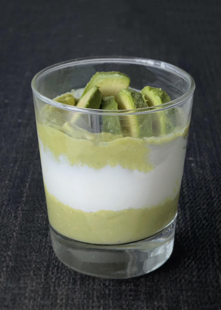 双色牛油果奶昔