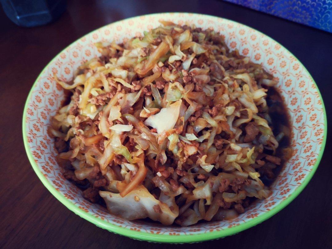 肉末圆白菜（甘蓝菜）炒粉丝【妞的食记】