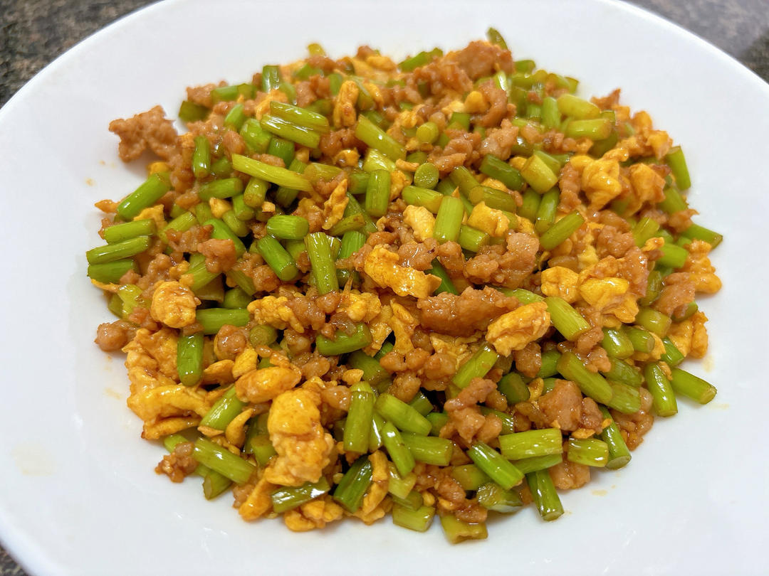 蒜苔炒肉末，三碗米饭都不够吃