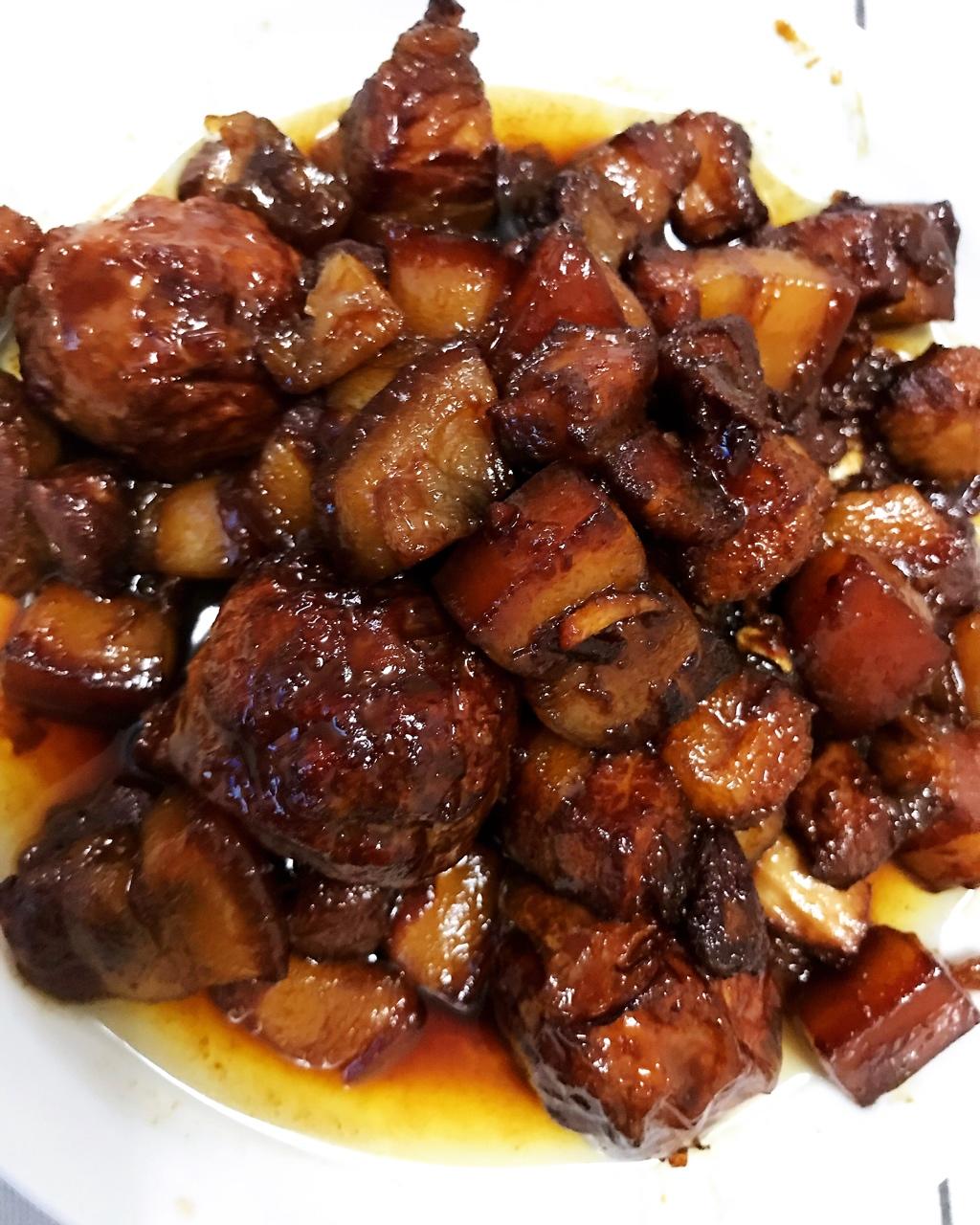 加了鹌鹑蛋后，这盘红烧肉，美味的逆天啦——鹌鹑蛋烧肉（孔瑶食谱）