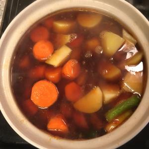 红烧牛肉炖胡萝卜土豆的做法 步骤11