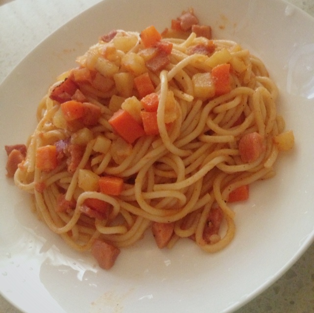 培根土豆红萝卜意面Spaghetti with bacon and tomato