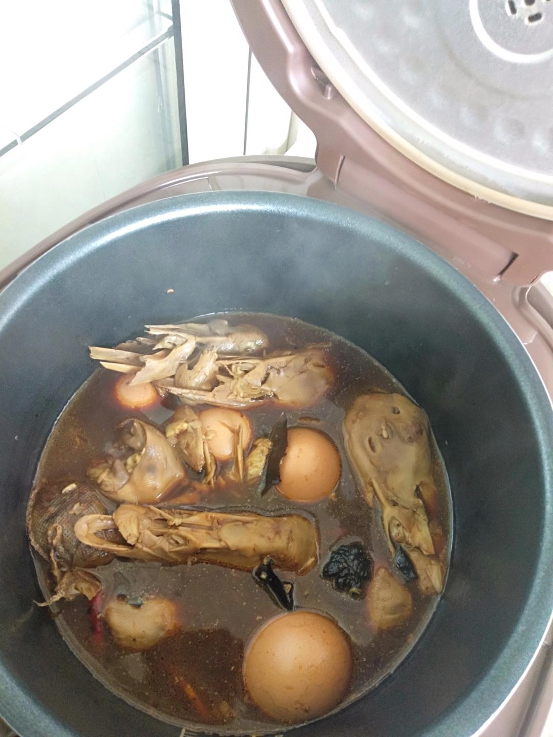 一吃就会上瘾的卤鸭头鸭脖子