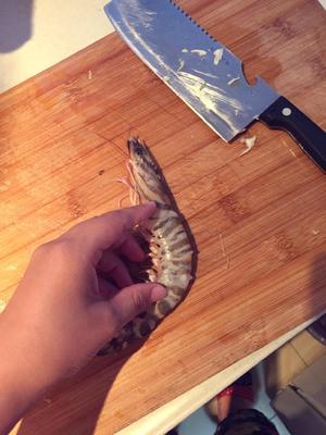 蒜头斑节虾的做法 步骤1