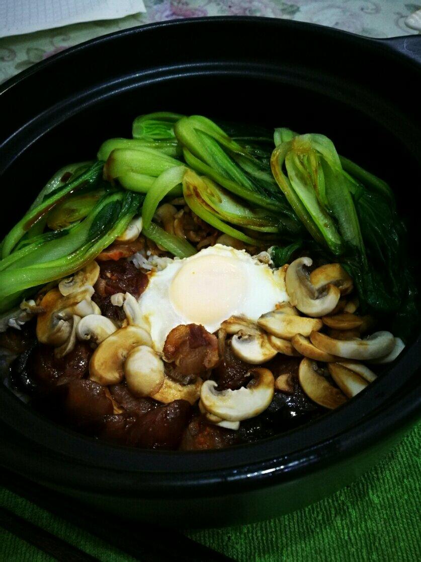 《广式腊肠砂锅煲仔饭》