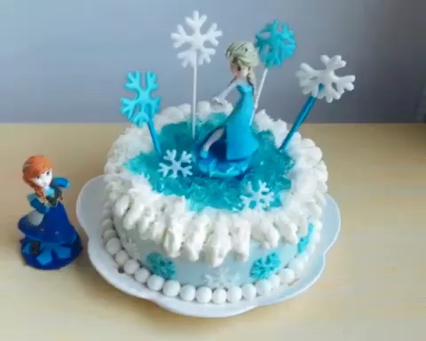 冰雪奇缘艾莎公主酸奶慕斯蛋糕的做法