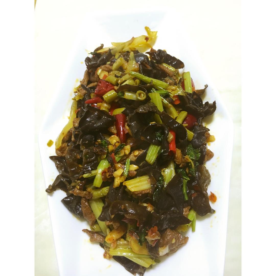 超下饭的木耳炒肉