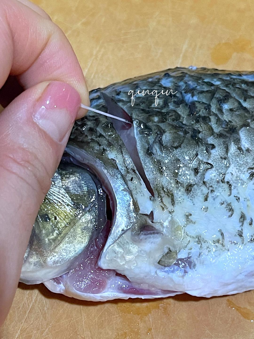 无刺鲫鱼的做法 步骤1