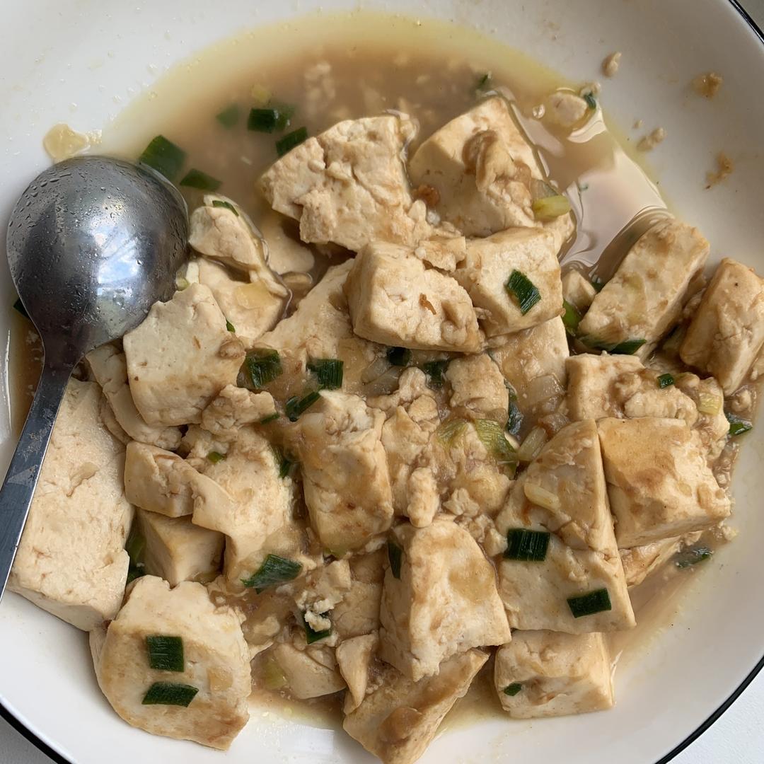不放肉也超下饭的葱焖豆腐