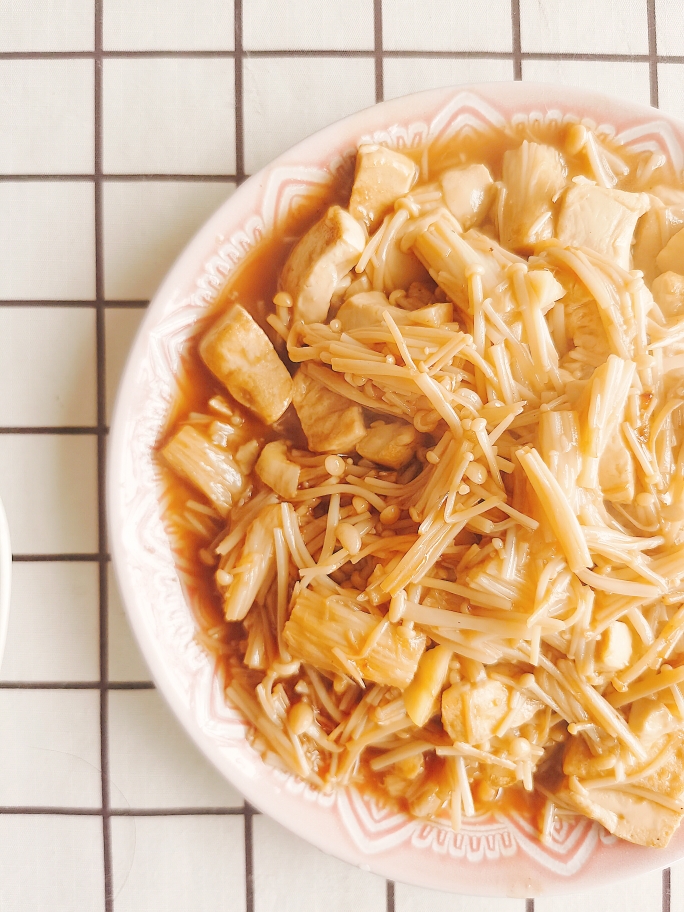 零厨艺吃不胖：金针菇烧豆腐的做法