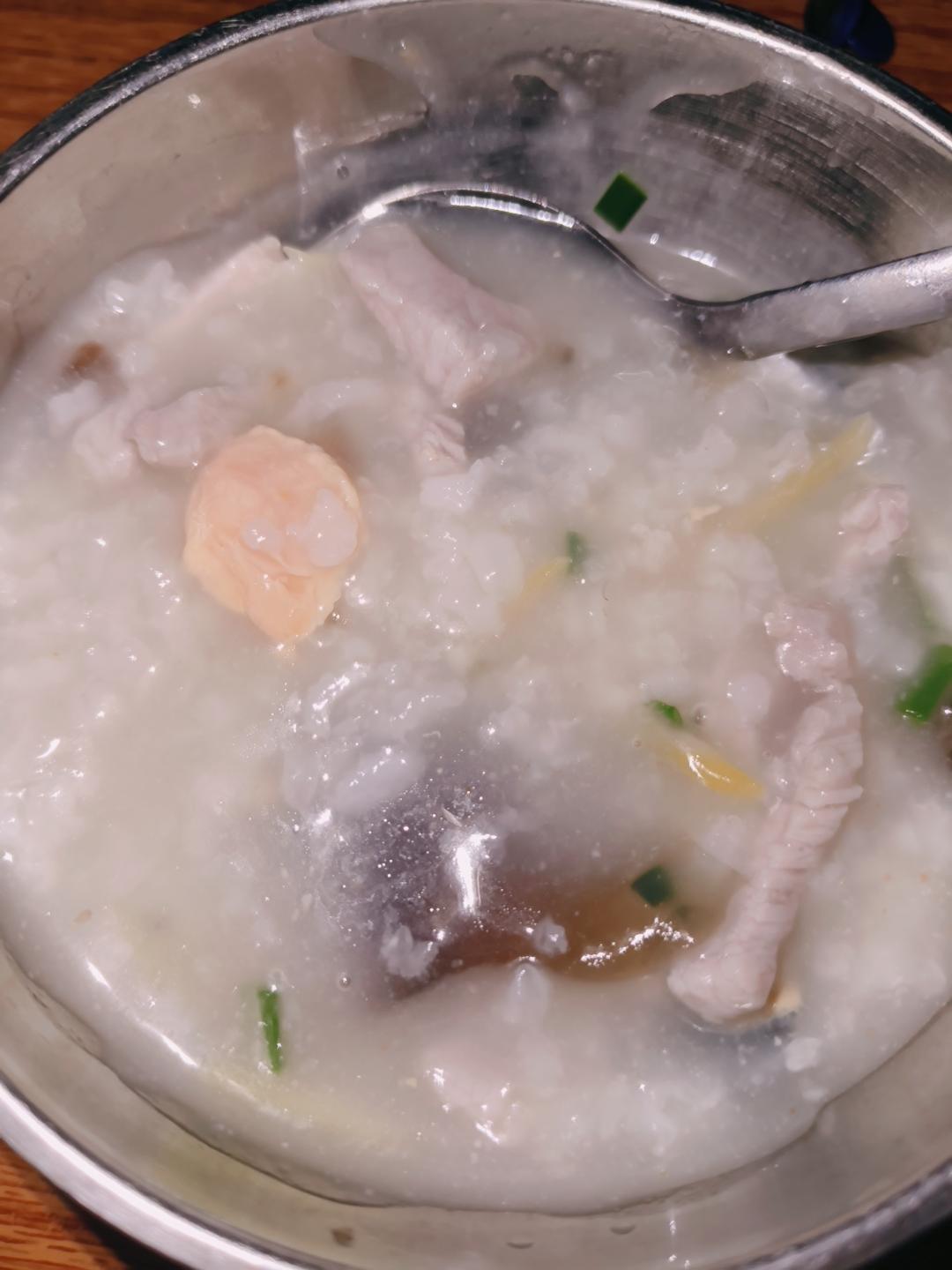 堂妈小厨——超好喝的皮蛋瘦肉粥