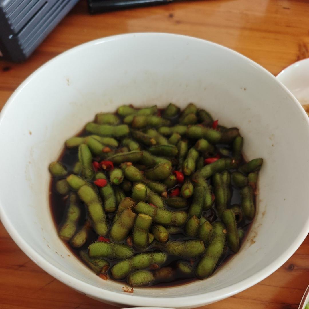 武汉夜市标配嗦毛豆