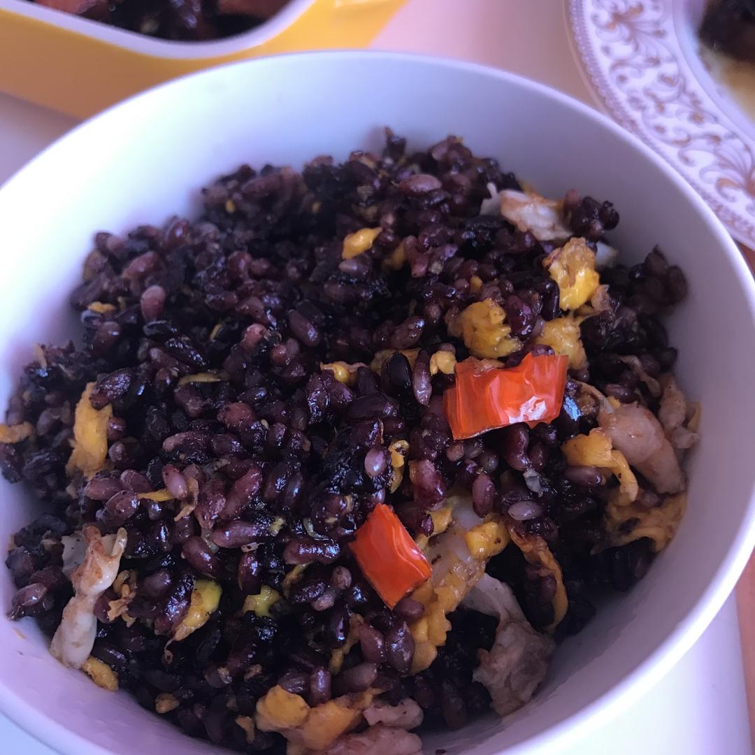 大爱蓝大爱冰做的黑米炒饭