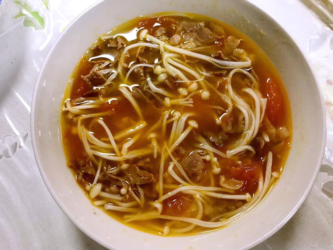 金针菇肥牛番茄锅