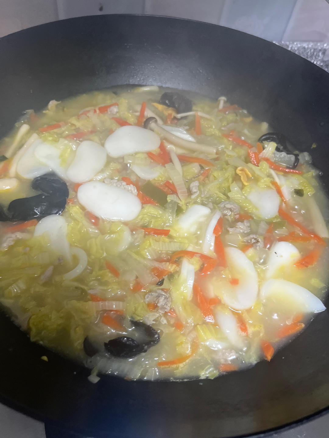【白菜肉丝年糕汤】