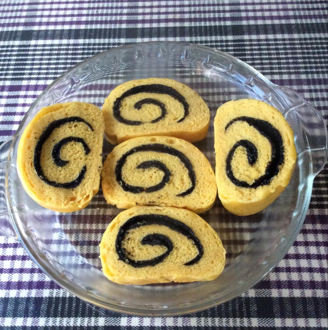 小丫丫09做的南瓜黑芝麻卷