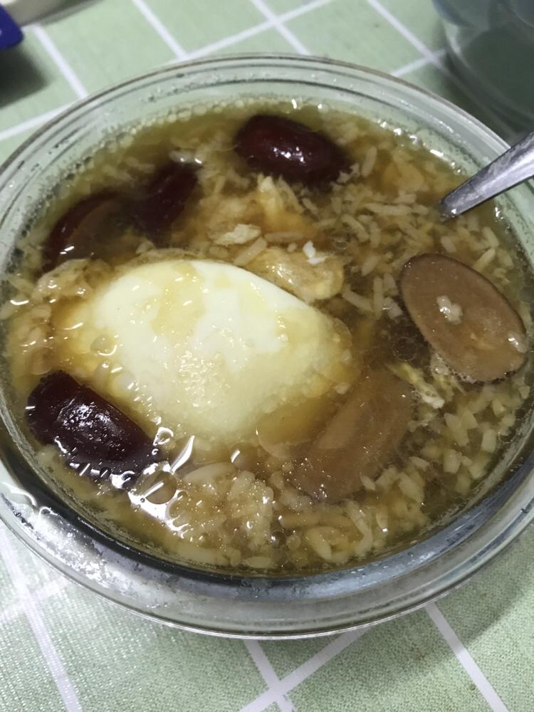 简单的米酒红糖煮鸡蛋 补气养血 适合手脚冰凉的人