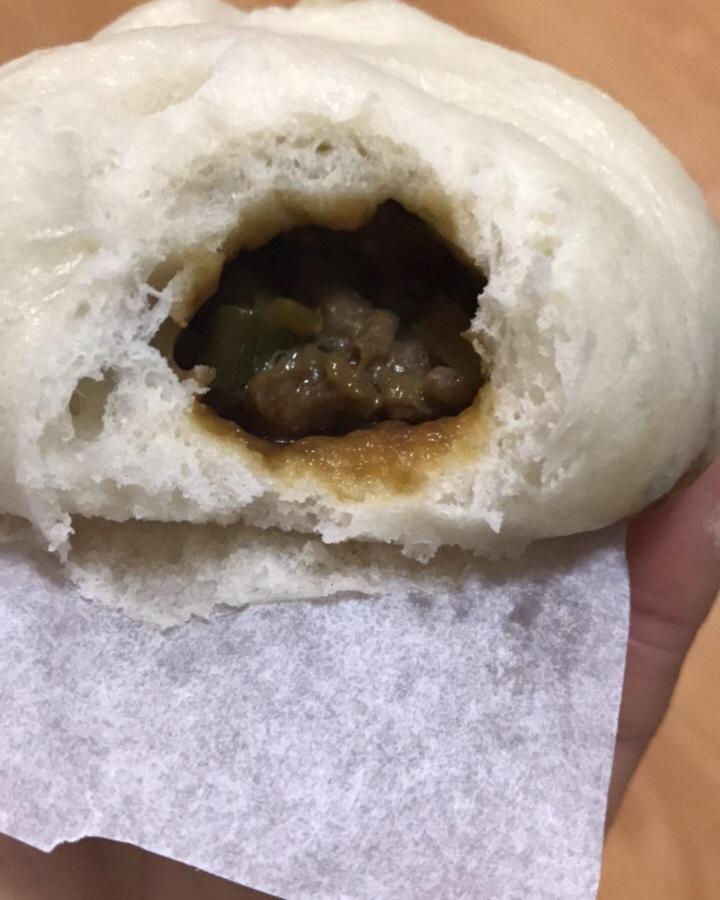 松软多汁的肉包子