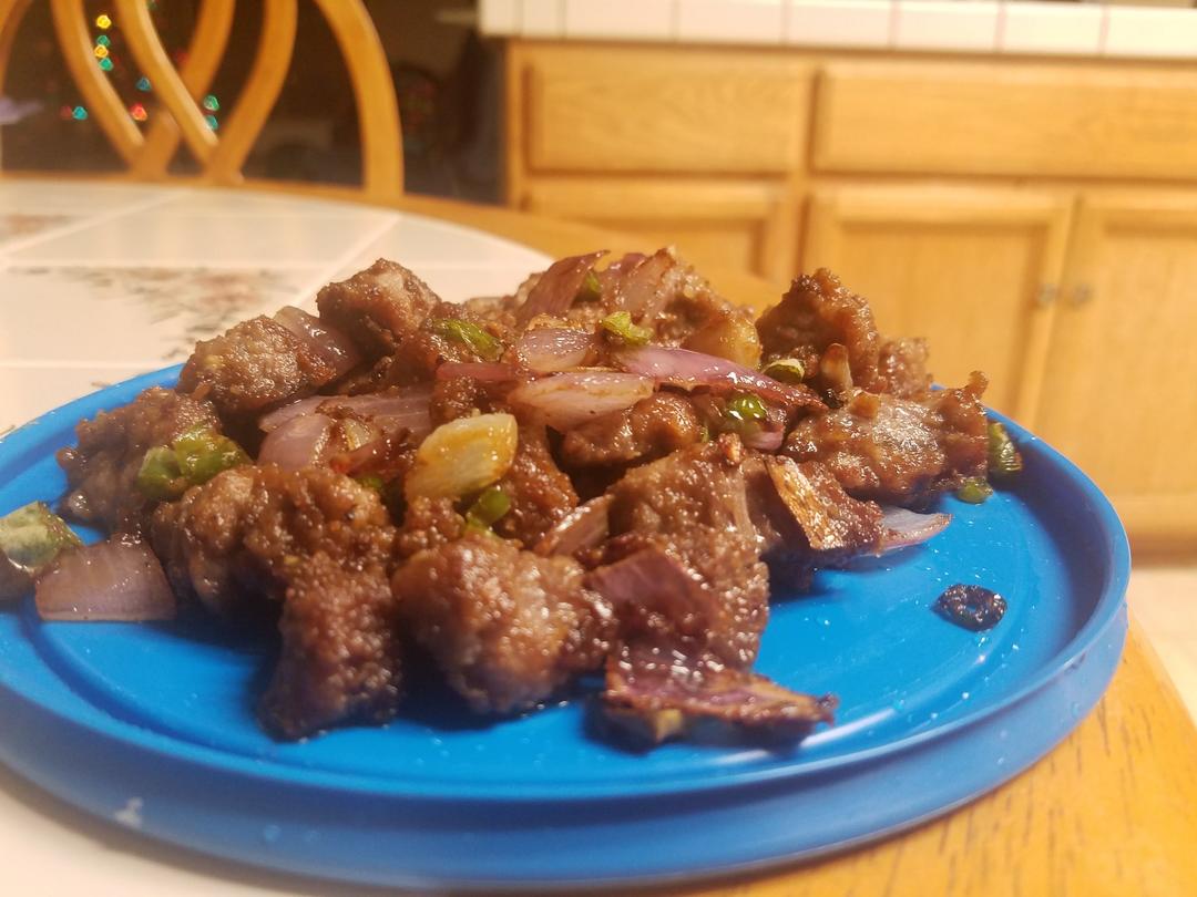 孜然洋葱炒牛肉粒