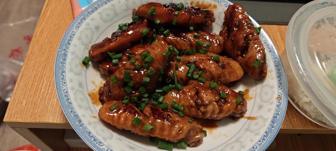 做法超简单的可乐鸡翅😍好吃到舔盘
