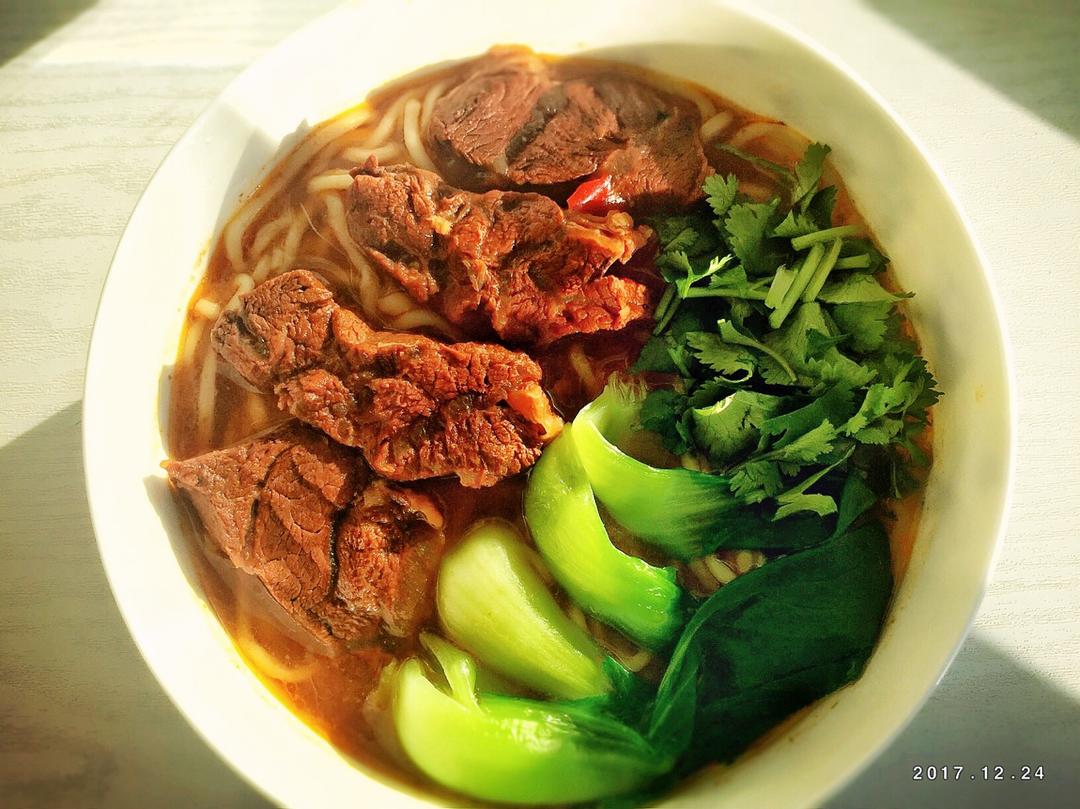 瑶儿0218做的私房红烧牛肉面