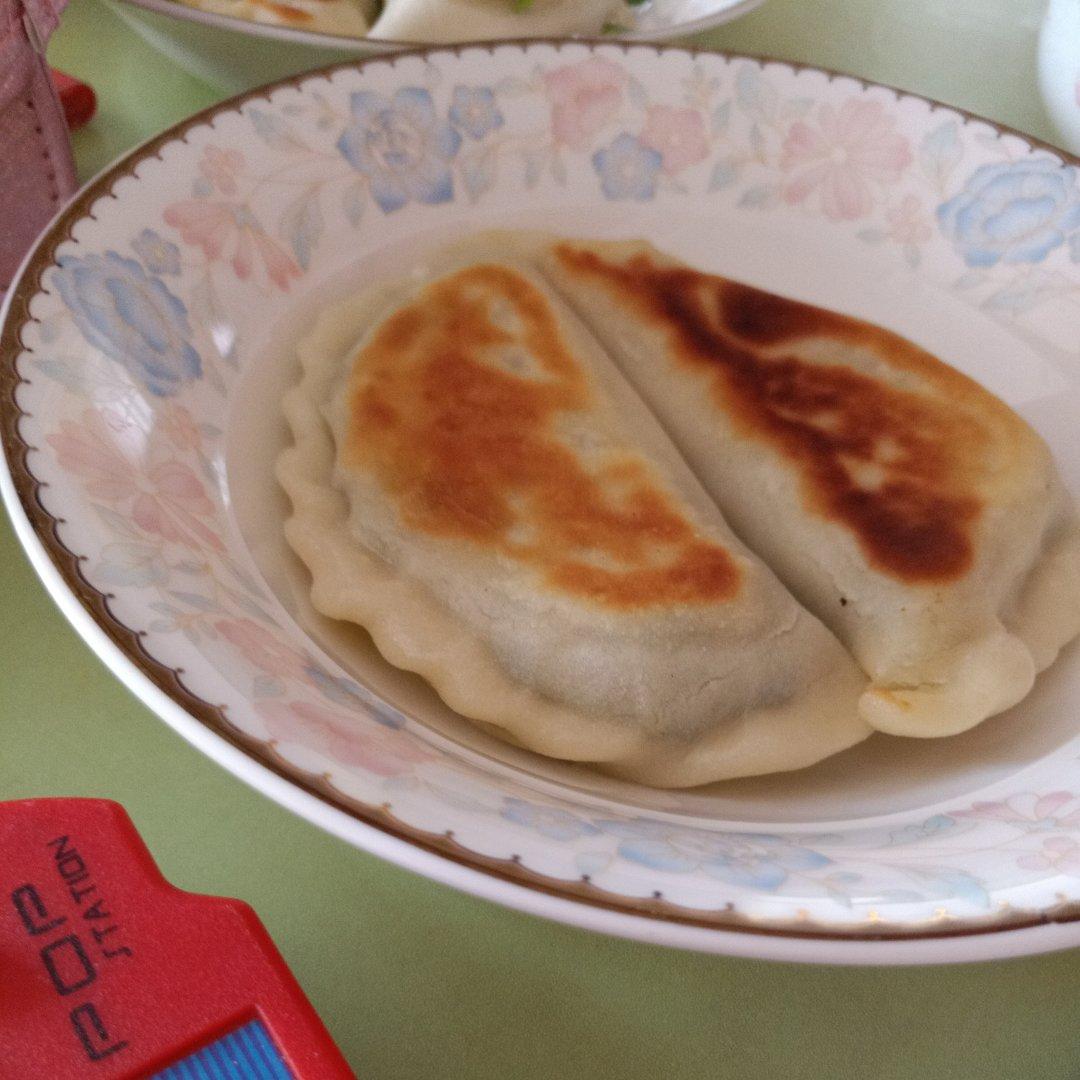 ㊙️烫面韭菜盒子 凉了也不硬 附包成完美半圆的细节视频