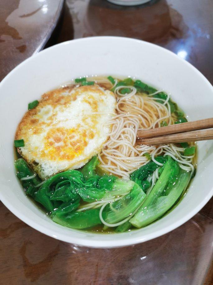 十分钟搞定的热汤面