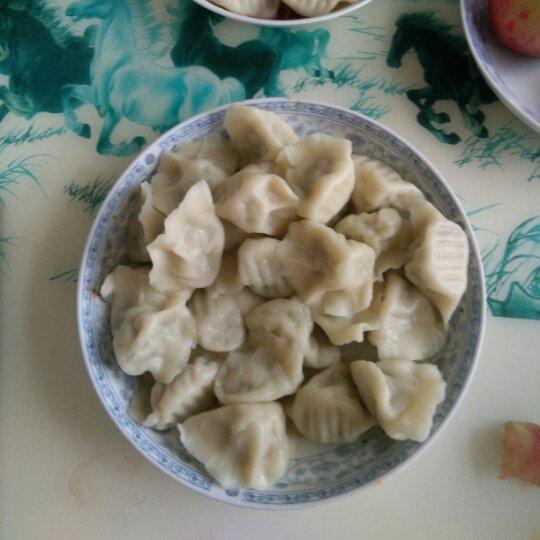 芹菜胡萝卜猪肉水饺
