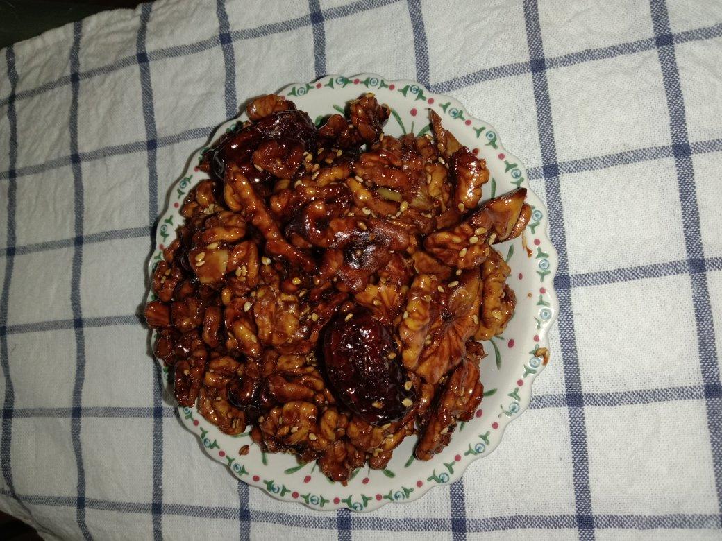 不用油炸就可以做出好吃的琥珀核桃仁