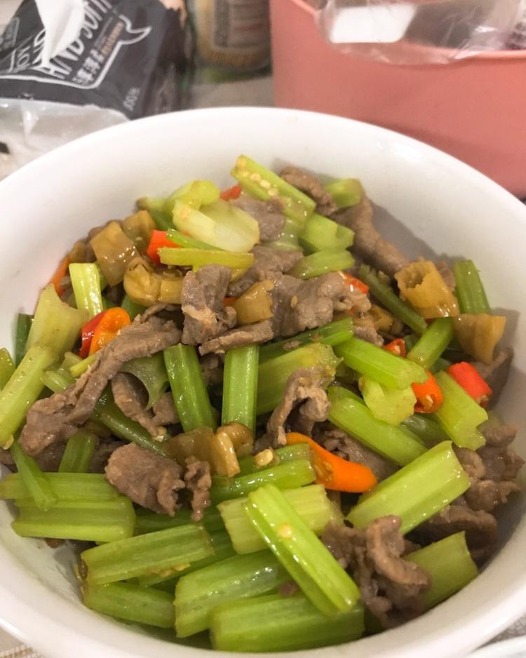 芹菜炒牛肉