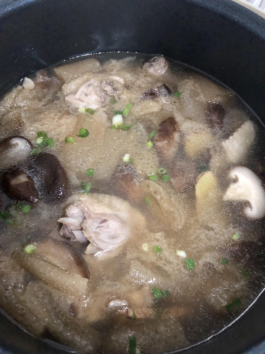 竹荪香菇鸡汤（简易版）