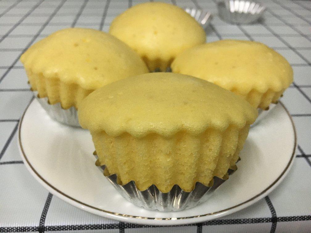 不用烤箱也能做蛋糕—蓬松柔软香喷喷的蒸蛋糕