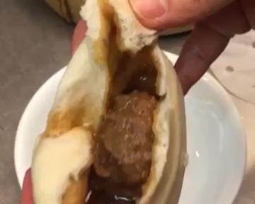 不用肉皮冻一样爆汁的牛肉包
