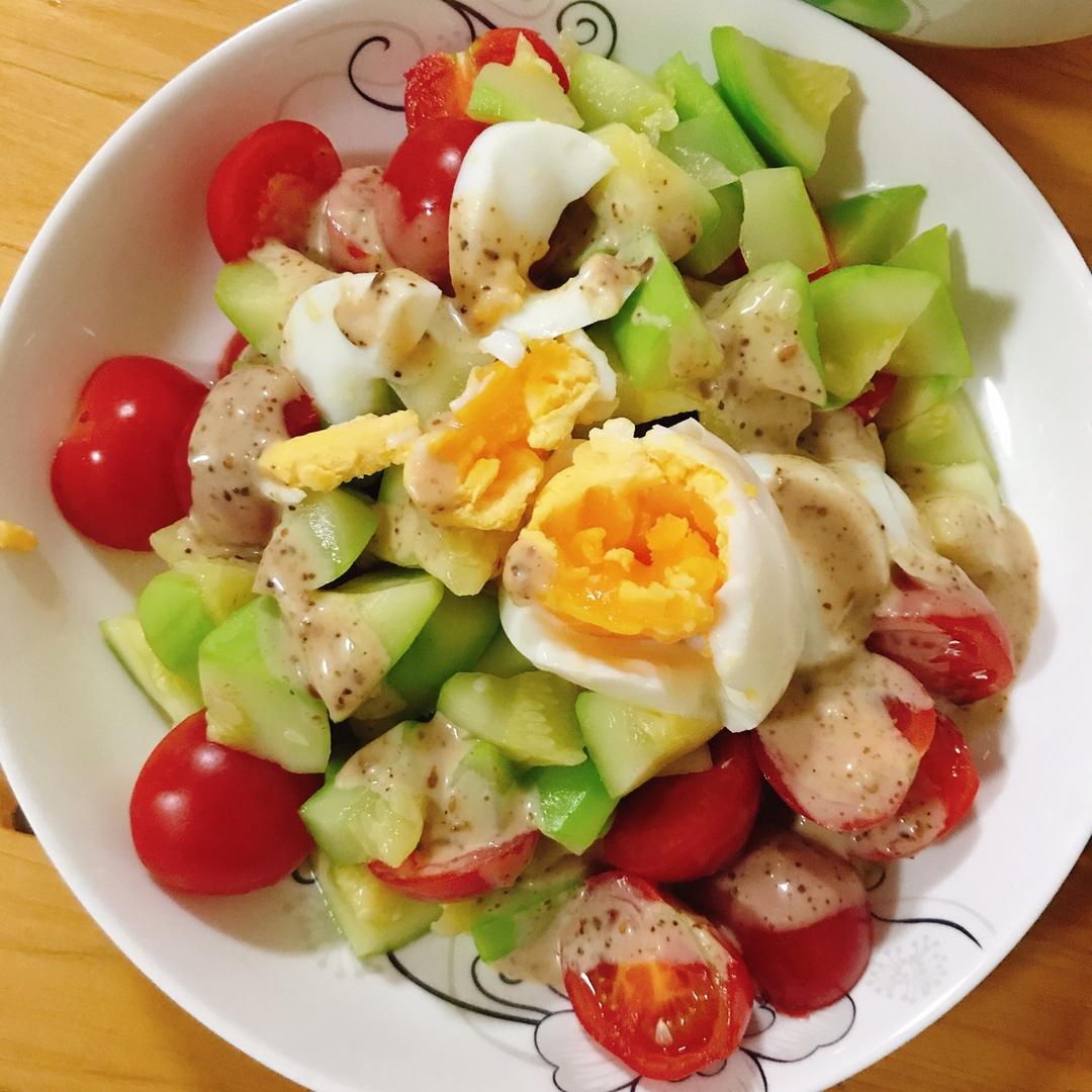 西葫芦番茄鸡蛋沙拉