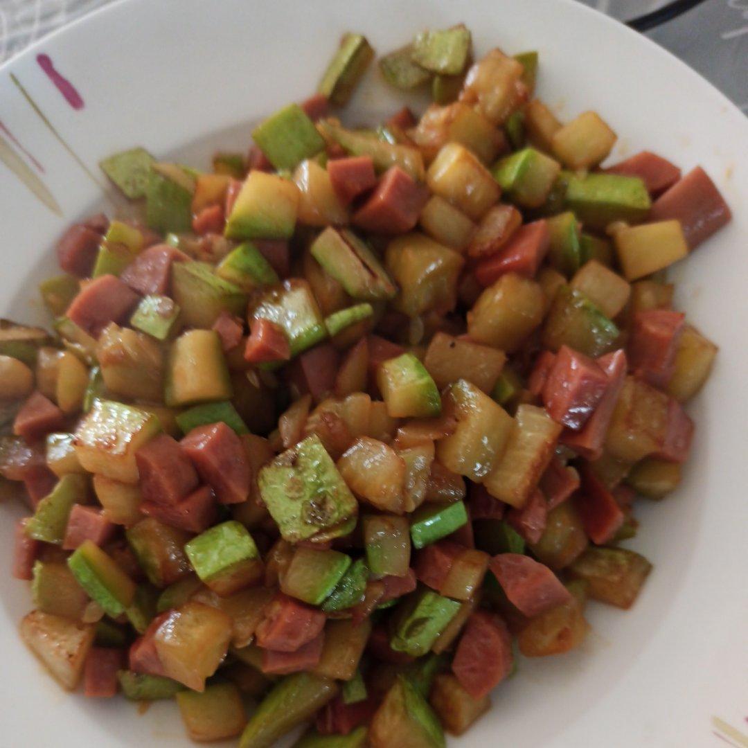 超简单的西葫芦炒火腿肠