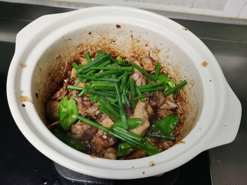 香味十足的沙姜鸡煲