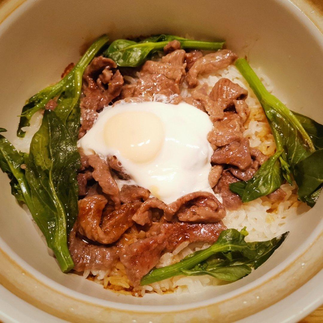 宫爆鸡丁煲仔饭