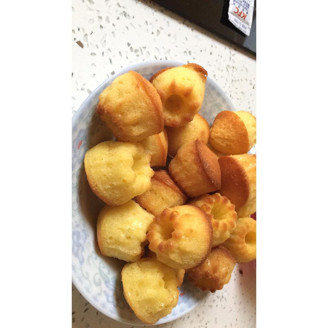 玛德琳（蓝带方）