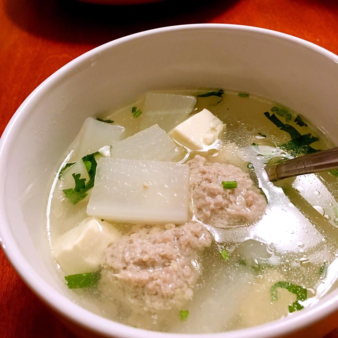 【10分钟系列】白萝卜豆腐圆子汤